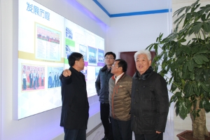 中国动物卫生与流行病学中心党组书记王宗礼一行到中国兽药饲料交易大厦参观考察